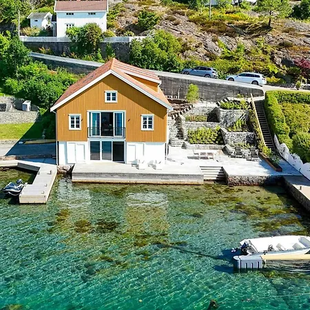 Converted Boathouse With Jetty Near Dom wakacyjny *
