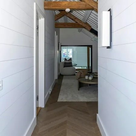 Converted Boathouse With Jetty Near Dom wakacyjny *