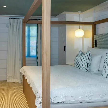 Converted Boathouse With Jetty Near Dom wakacyjny *