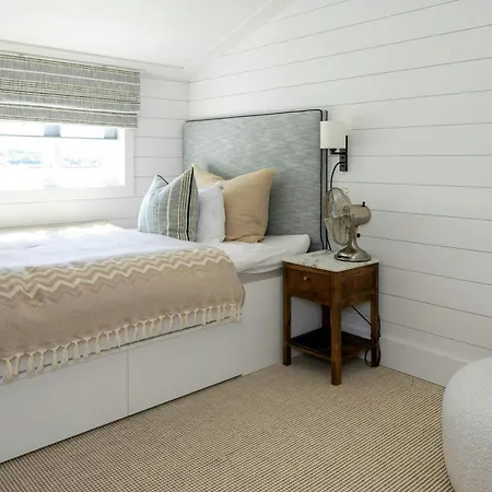 Converted Boathouse With Jetty Near Dom wakacyjny Grimstad (Aust-Agder)