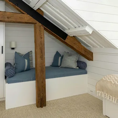 Converted Boathouse With Jetty Near Dom wakacyjny *